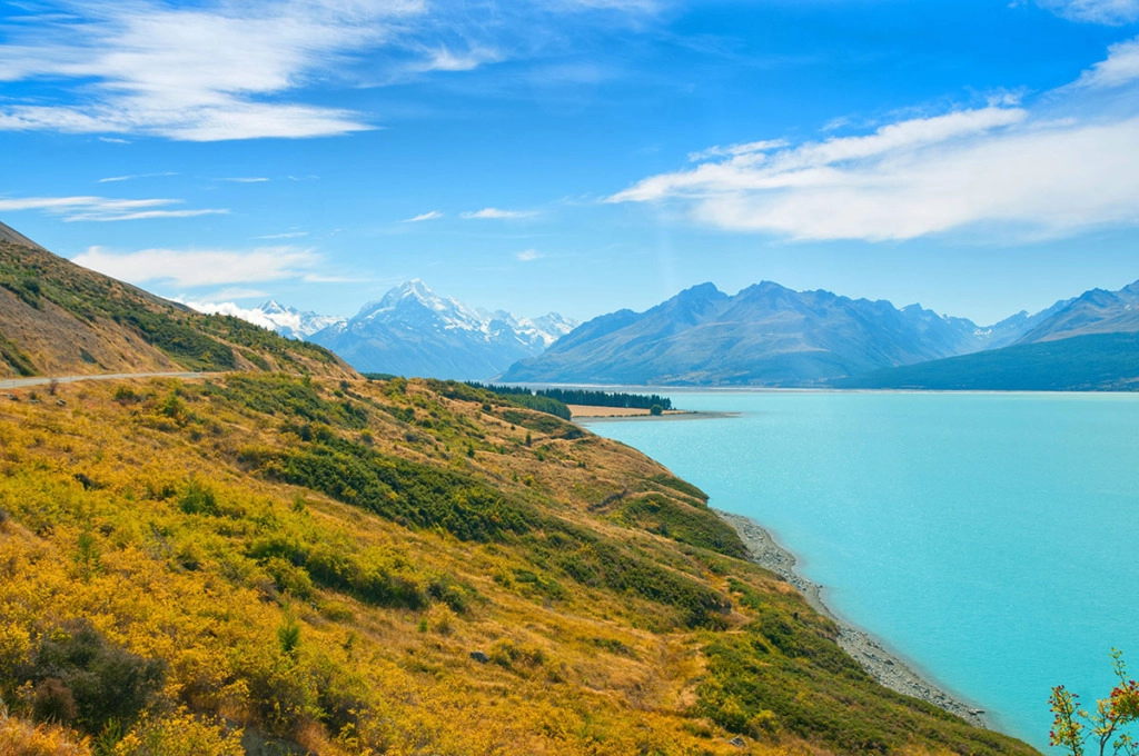 Lake Pukaki on the way to Mt Cook National Park