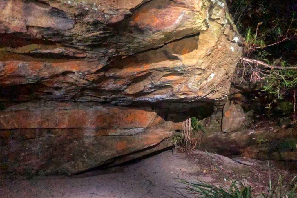 Large rock overhang in Blue Mountains