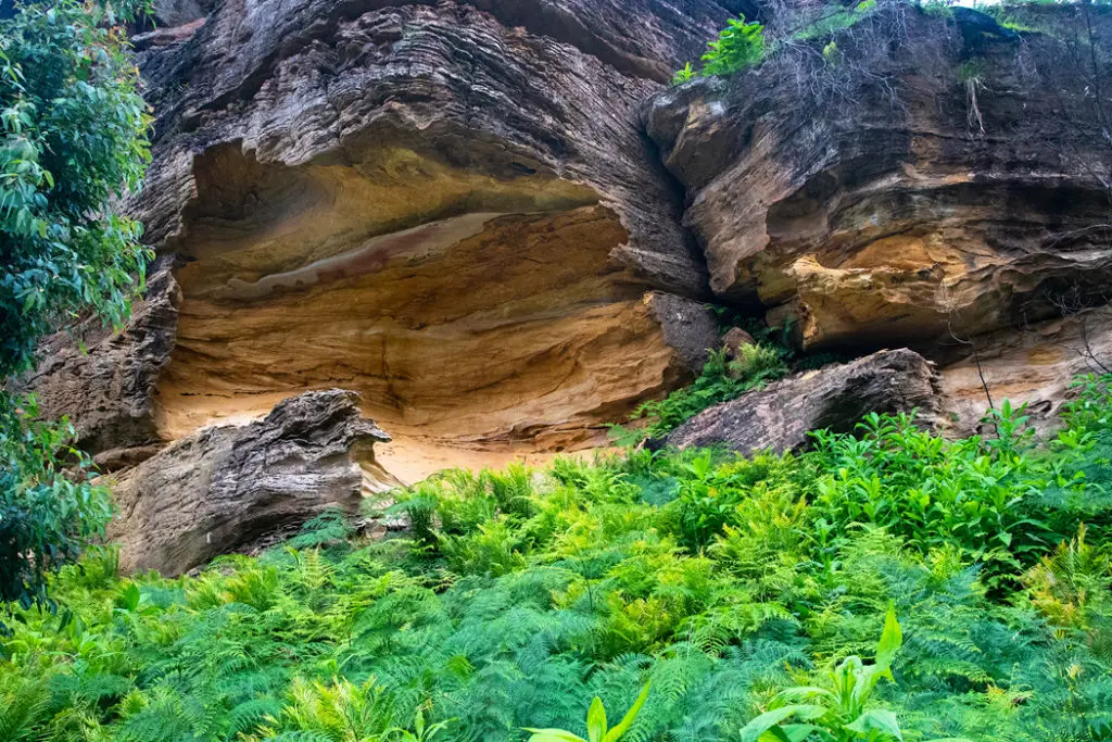 Rocks along Old Coach Road in Wolgan Valley