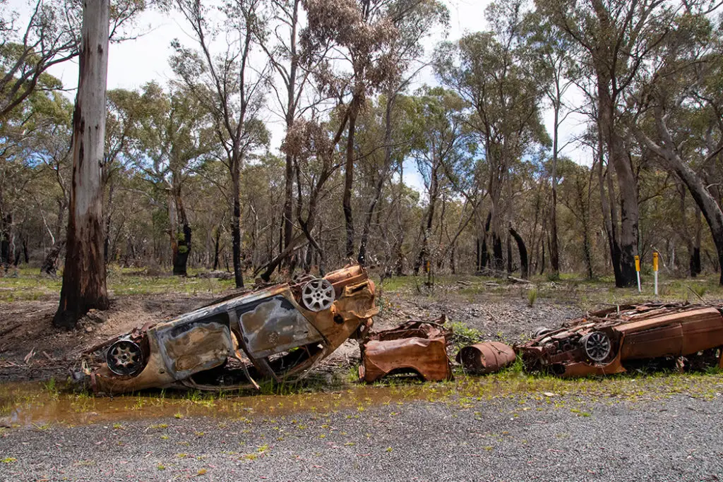 burned cars in wolgan valley