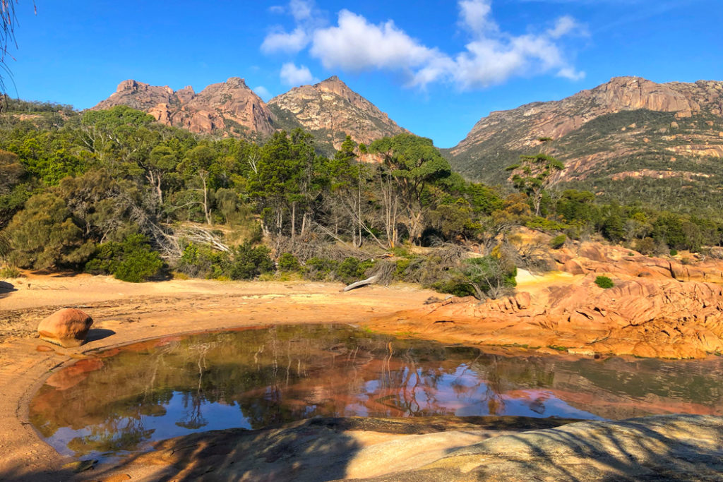Day trips from hobart: Honeymoon Bay in Freycinet National park