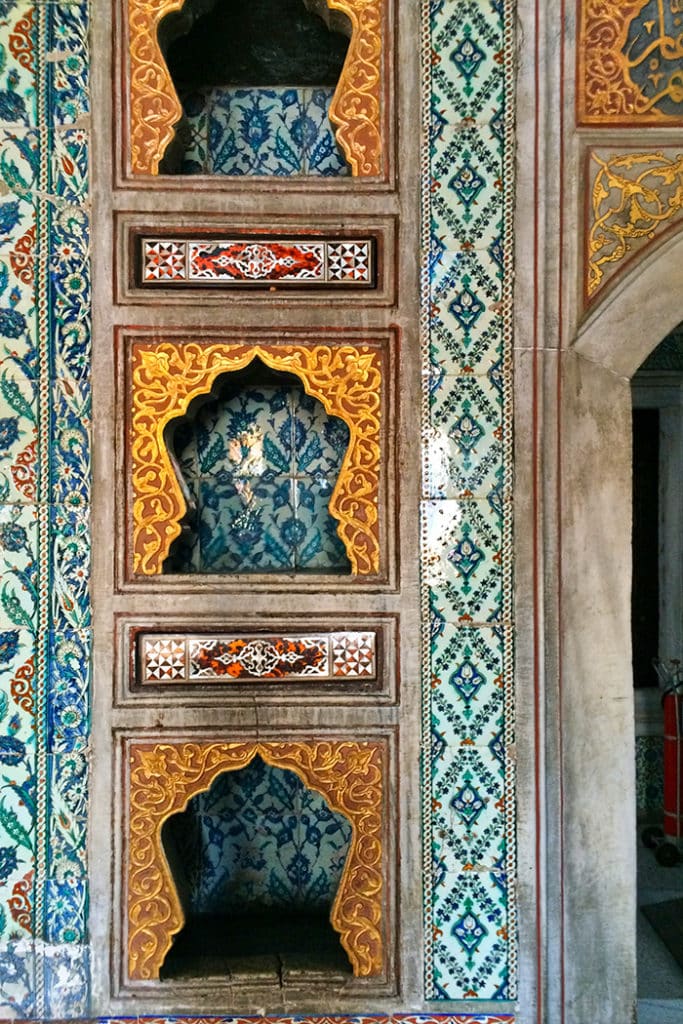 ornate tiles in topkapi palace
