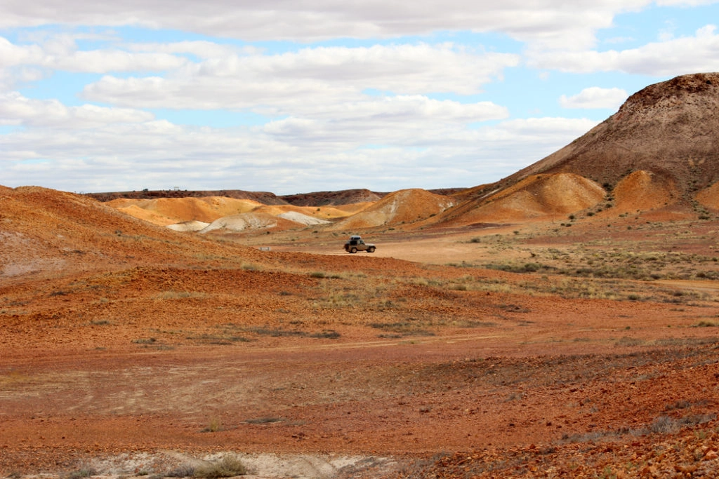 4WD in the Breakaways, Coober Pedy