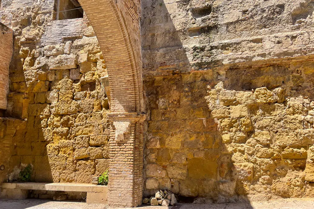 Roman Cordoba walking tour - city wall