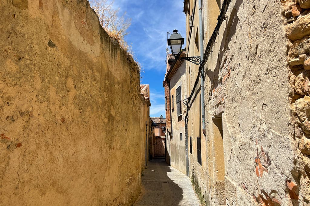 Things to do in Segovia - wander the jewish quarter