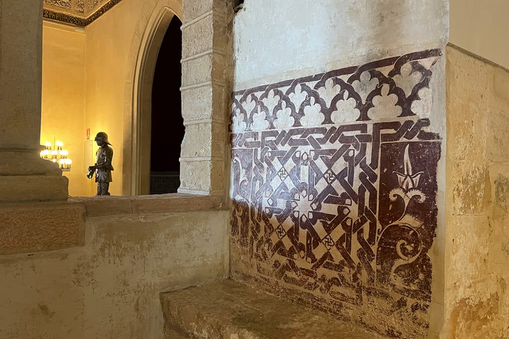 moorish patterns on the wall in the alcazar of segovia