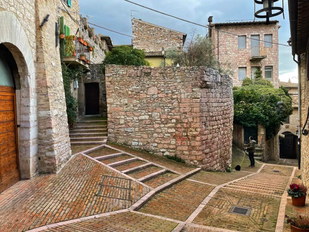 Things to do in Assisi -get lost in the maze of medieval streets