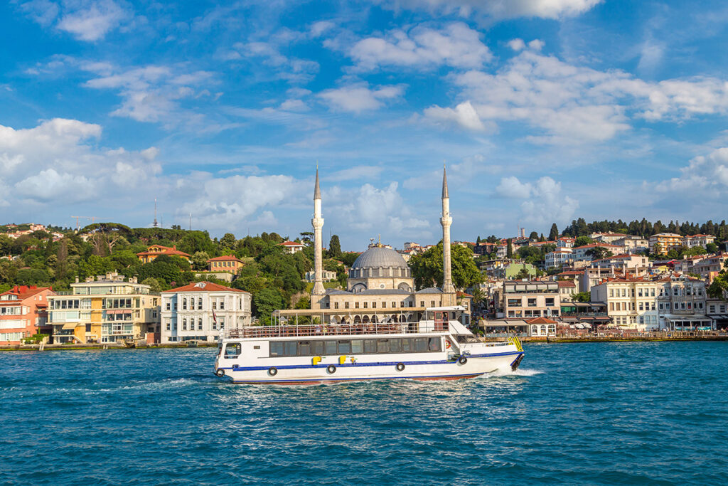 How many days in Istanbul is enough to take a Bosphorus cruise