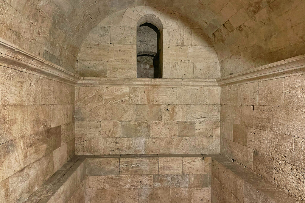 Roman Assisi - Roman cistern in Cathedral of San Rufino