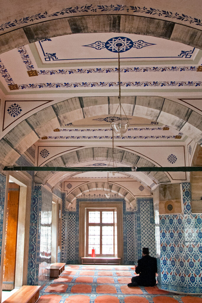 Hidden gems in Istanbul - Rüstem Pasha Mosque