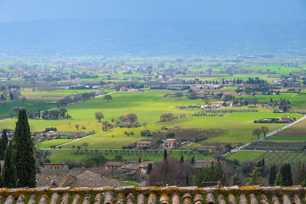 Things to do in Assisi - see the view from Fontabella street