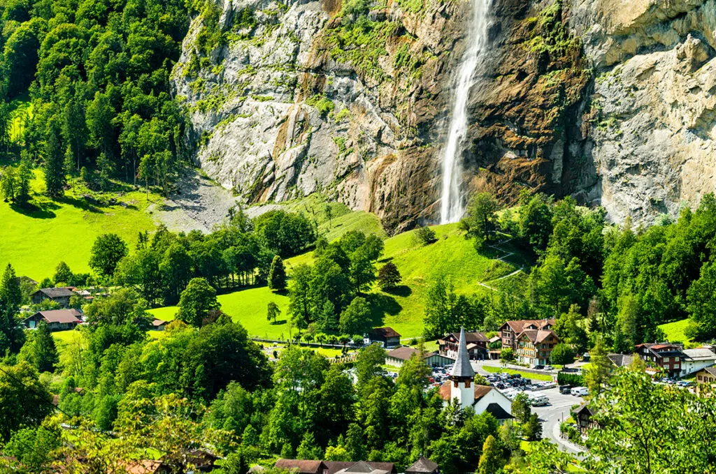 Staubbach Falls - hiking in the swiss Alps