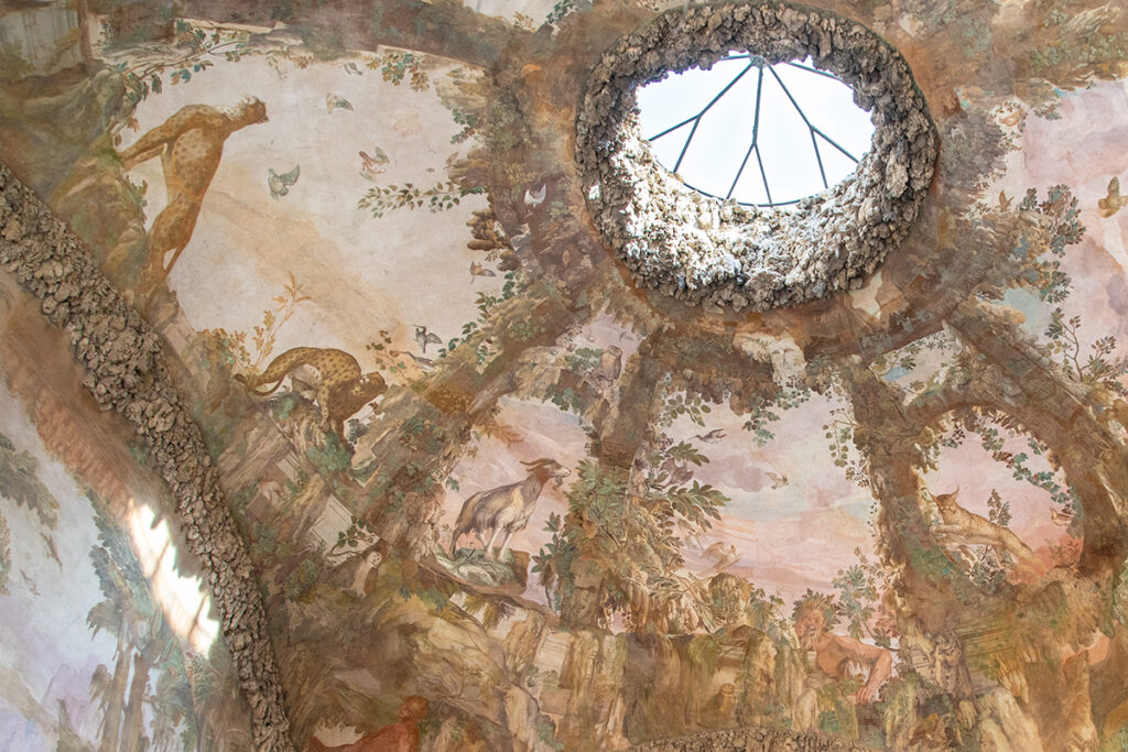 Renaissance cats - Buontalenti grotto ceiling