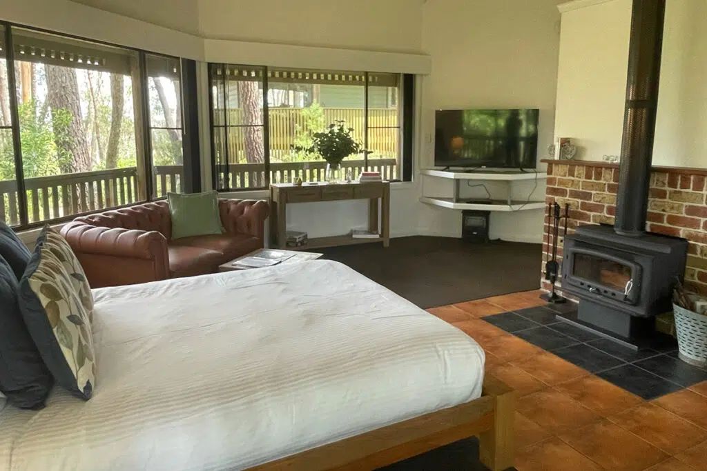 Blue Mountains getaway - studio with a spa bath cabin